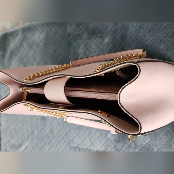 EUC Michael Kors Saffiano Leather Jet Set Large Tote. 14"x10.5"x5" - Picture 6 of 8